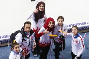 T&uuml;rkiye &uuml;&ccedil;&uuml;nc&uuml; madalyasını curlingde kazandı