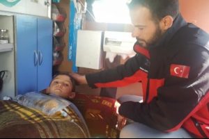Suriye'de bacakları kopan &ccedil;ocuk tedavi i&ccedil;in Hatay'a getirildi