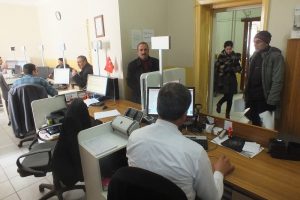 Yeni kimlik kartları i&ccedil;in hafta sonu mesaisi