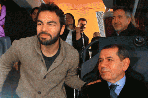 Karab&uuml;ksporlu oyuncudan Sel&ccedil;uk'a telefon!