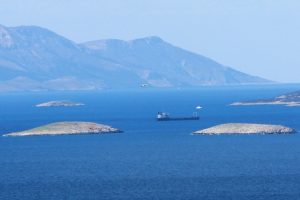 Yunan askerleri Kardak kayalıklarına yaklaşamıyor