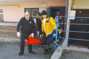 Mahkemeye gitmedi, kapısına polis gelince kendini yaraladı