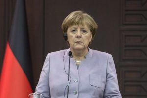 Merkel: İslam ter&ouml;rizmin kaynağı değildir