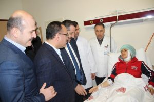 Bakanlar ter&ouml;r saldırısında yaralananları ziyaret etti