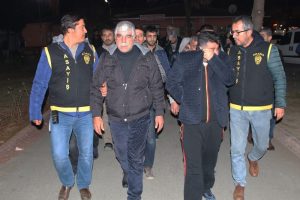 Adana'da yasa dışı bahis operasyonu: 9 g&ouml;zaltı
