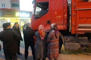 Bursa'da kafasına silah dayayıp kendini TIR'a kilitledi