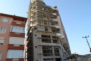 Bursa'da 7. kattan d&uuml;şen iş&ccedil;i hayatını kaybetti