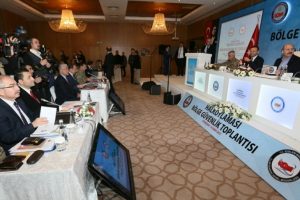İ&ccedil;işleri Bakanı Diyarbakır'da 'g&uuml;venlik toplantısı' yaptı