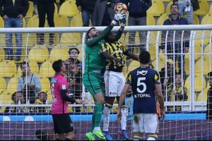 Fenerbah&ccedil;e, sahasında Kasımpaşa ile berabere kaldı