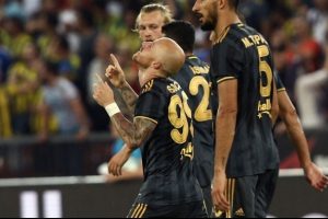 Fenerbah&ccedil;eli Stoch: "Taraftarlar beni hayatta tutuyor"