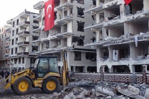 Patlama b&ouml;lgesinde insan uzuvları bulundu