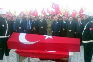 Şanlıurfa'daki ter&ouml;r saldırısında şehit olan bek&ccedil;i son yolculuğuna uğurlandı