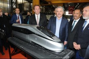 Bakan Arslan: Y&uuml;ksek Hızlı Tren'i bizzat kendimiz yapacağız