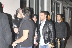 Sinan Ak&ccedil;ıl arkadan ka&ccedil;tı!