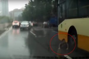 İnanılmaz kurtuluş kameraya b&ouml;yle yansıdı!