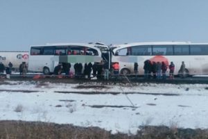 Iğdır'da otob&uuml;sler &ccedil;arpıştı! &Ouml;l&uuml; ve yaralılar var