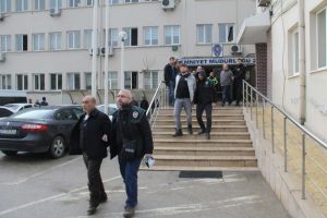 Bursa'da zehir tacirlerine operasyon kamerada