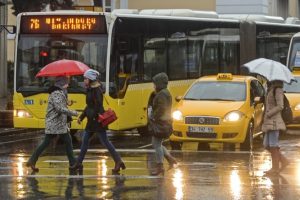 İstanbul' da yağmur etkili oluyor