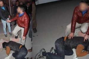 Hırsızı d&ouml;v&uuml;p başında hatıra fotoğrafı &ccedil;ektirdiler!