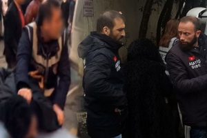 Turistleri soyan sahte polisler yakalandı