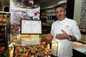 Bursa'da 'Salı Pazarı' temalı pasta ile Avrupa şampiyonu oldu