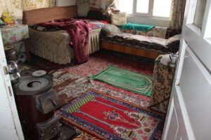 &Ouml;l&uuml;m yaşlı &ccedil;ifti namaz kılarken yakaladı