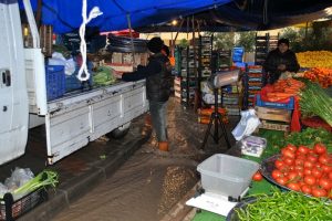 Bursa Mudanya'da pazar yeri dereye d&ouml;nd&uuml;