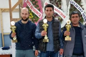Bursa'nın Mudanya il&ccedil;esinde taklacı g&uuml;vercinle &ouml;d&uuml;l kazandı