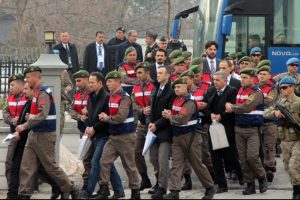 Darbeci Binbaşı: "Bize verilen emir Cumhurbaşkanı'nı sağ ele ge&ccedil;irmekti"