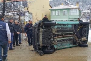 Bursa'da cenaze yolunda takla attılar