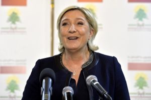 Le Pen ile m&uuml;ft&uuml; arasında baş&ouml;rt&uuml;s&uuml; krizi