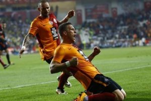 &Uuml;mit Akbulut: ''Podolski kimseyle anlaşmadı''