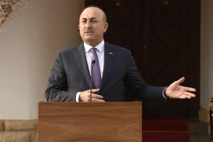 &Ccedil;avuşoğlu: Ham hayallerden vazge&ccedil;sinler!