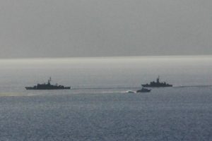 T&uuml;rk ve Yunan savaş gemileri Kardak'ta karşı karşıya geldi