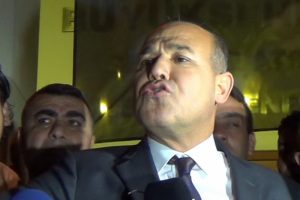 5 yıl hapis cezası alan S&ouml;zl&uuml;'den mahkeme başkanına tepki