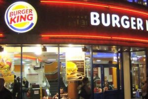 Gıda devi Burger King'in sahibi Popeyes'i b&uuml;nyesine katacak