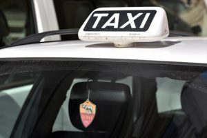 İtalyan taksicilerden "Uber" protestosu