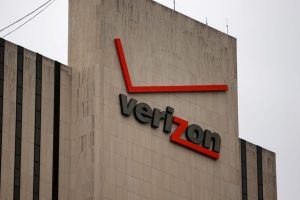 Verizon, Yahoo'yu 350 milyon dolar ucuza satın alacak