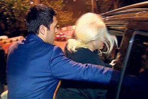 Ajda Pekkan ayakta zor duruyor