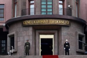 TSK'da baş&ouml;rt&uuml;s&uuml; yasağı kalktı