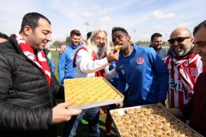 Antalyaspor'a 'tatlı' s&uuml;rpriz
