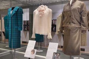 Prenses Diana'nın kıyafetleri Londra'da sergileniyor