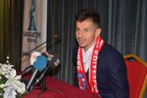 Emre Bel&ouml;zoğlu futbolu bırakacağı tarihi a&ccedil;ıkladı