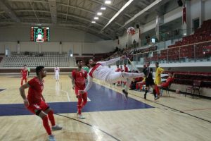 Milliler Tacikistan'ı 5-4 yendi