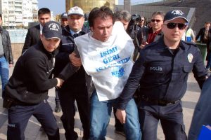 9 g&uuml;nde 7 kez g&ouml;zaltına alındılar