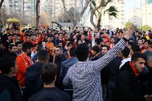 Adanaspor taraftarlarından protesto