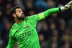 Fenerbah&ccedil;e'de Volkan Demirel sakatlanarak oyundan &ccedil;ıktı