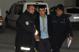 Beraber alkol aldıkları yaşlı adamı &ouml;ld&uuml;rd&uuml;ler
