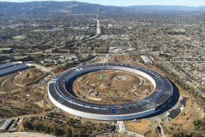 Apple yeni kamp&uuml;s&uuml; Apple Park'a taşınıyor