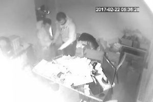 Bursa'da &ouml;nce iş yerini soydular, sonra da l&uuml;ks otomobili g&ouml;t&uuml;rd&uuml;ler